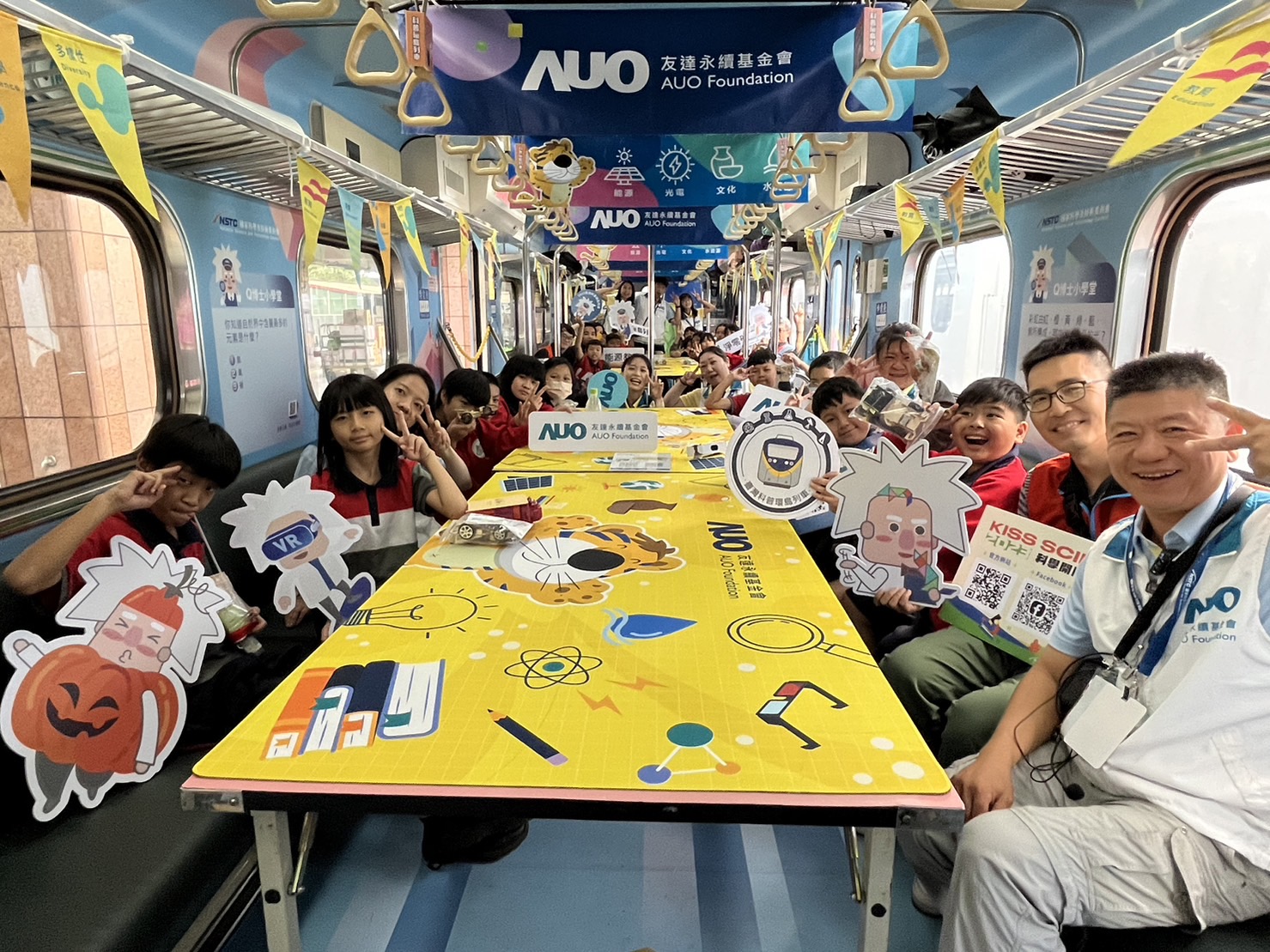 5001拉斯维加斯永續基金會參與「臺灣科普環島列車」，設計基礎科學車廂課程，以「淨零碳排和永續能源」為主題，讓學生透過創意實驗認識淨零知識，以及思考生活中的減碳行為